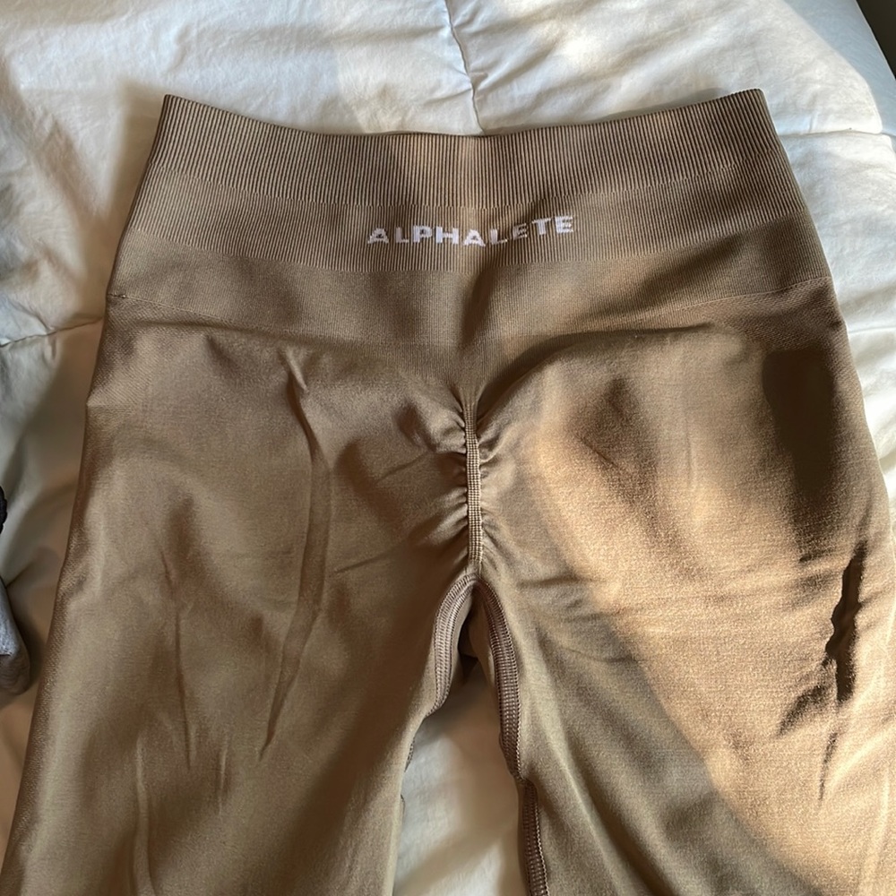 Alphalete amplify leggings xs chai color